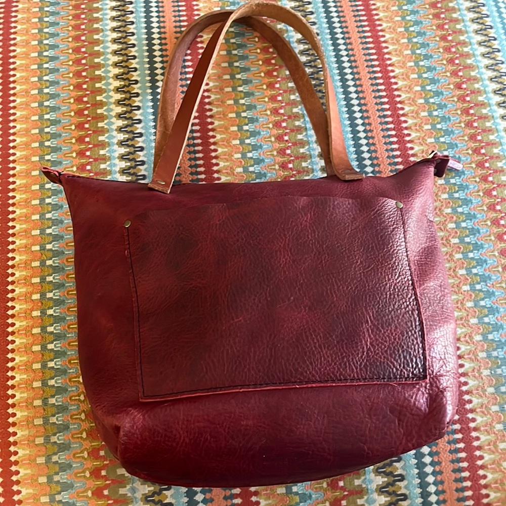PORTLAND LEATHER Classic Medium Zippered Tote with Tandles in Sangria